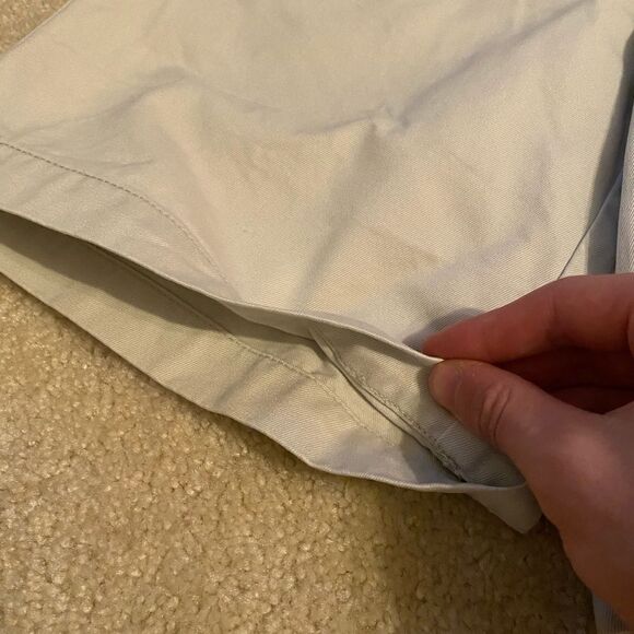 VINEYARD VINES SIZE 12 KHAKI SHORTS - Picture 4 of 8